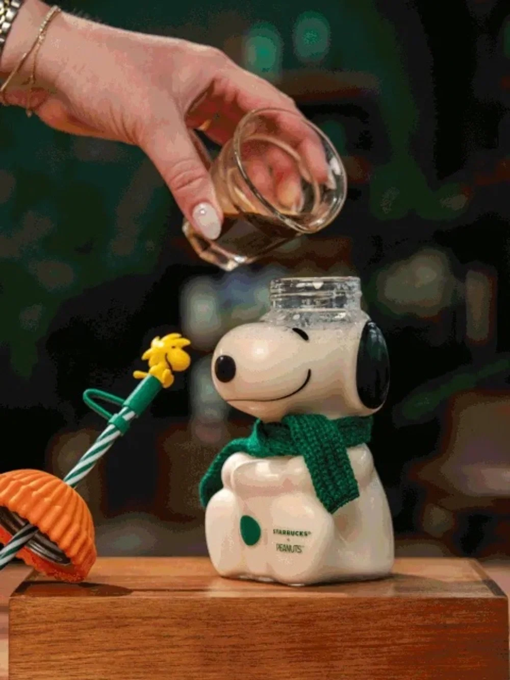 NWT Snoopy Glass Cold Cup Peanuts + Starbucks Collection 20oz Limited Edition